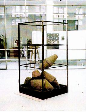 Objekt aus der Austellung von Eckard Hauser im Jahr 2002